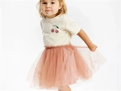 Pige klædt i mørk rosafarvet tylnederdel fra The New Siblings TNST6230 old rose